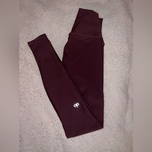 Alo Yoga- High Waist Airlift Leggings full length in Cherry Cola